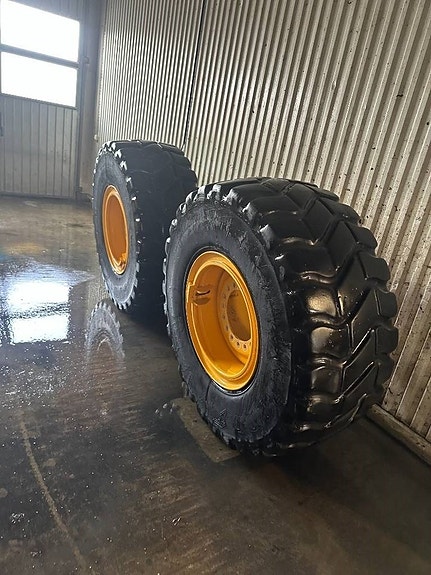 Goodyear 4st beg 20,5R25 däck på fälg L70 L90 Volvo 8 of 9