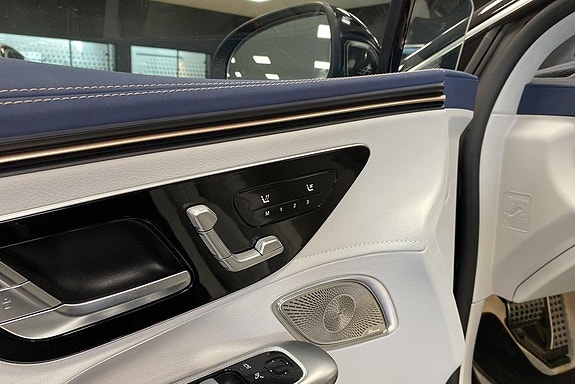 Mercedes-Benz EQE SUV 8 of 15