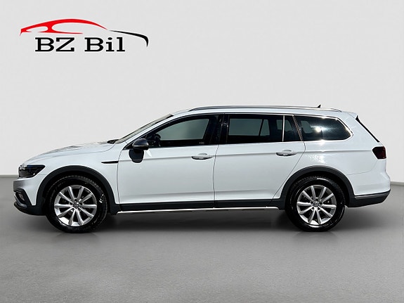 Volkswagen Passat Alltrack 3 of 5