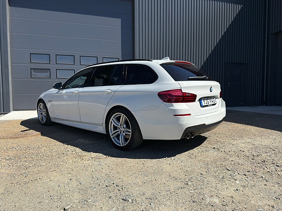 BMW 520d 3 of 5