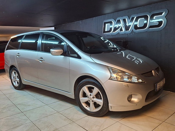 Mitsubishi Grandis 2 of 5