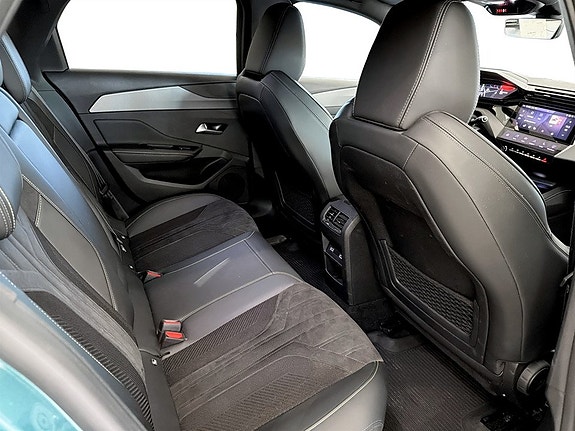 Peugeot 308 SW 13 of 16