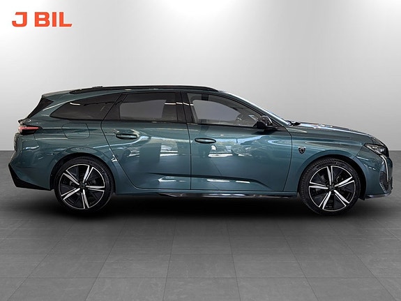 Peugeot 308 SW 14 of 16