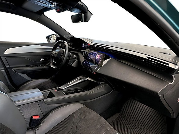 Peugeot 308 SW 12 of 16