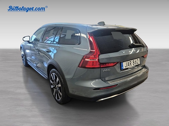 Volvo V60 Cross Country 7 of 10