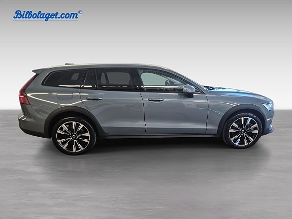 Volvo V60 Cross Country 4 of 5