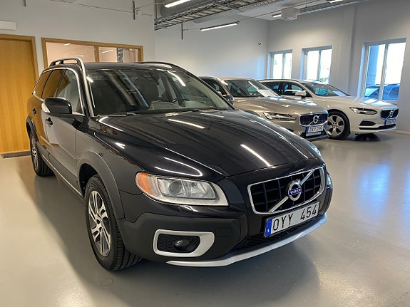 Volvo XC70 2 of 5