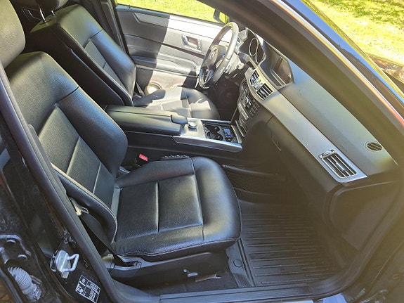 Mercedes-Benz E300 9 of 16