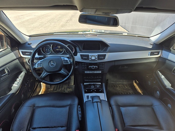 Mercedes-Benz E300 8 of 16