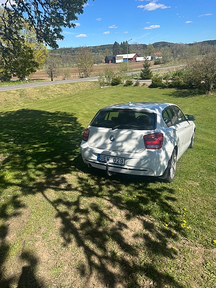 BMW 120d 4 of 5