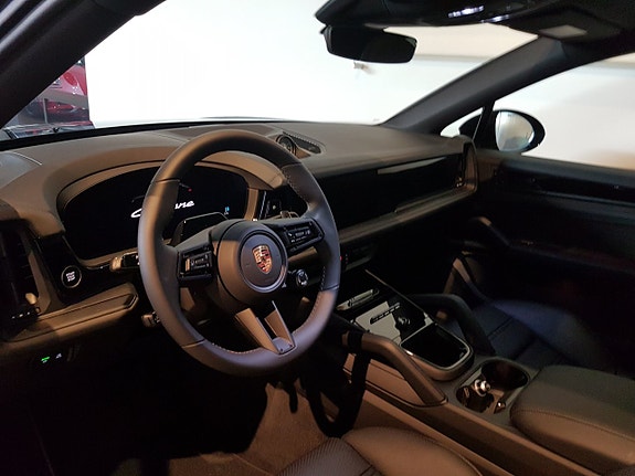 Porsche Cayenne 8 of 11
