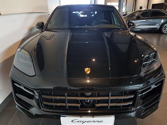 Porsche Cayenne 3 of 5