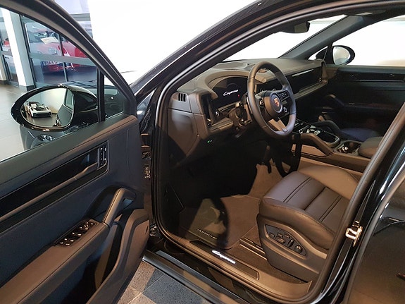 Porsche Cayenne 6 of 11