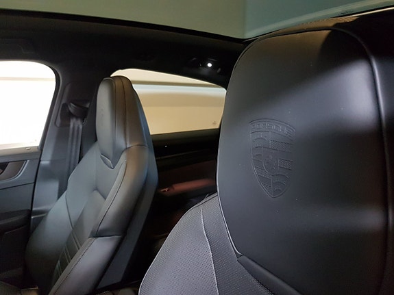 Porsche Cayenne 10 of 11