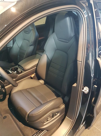 Porsche Cayenne 9 of 11
