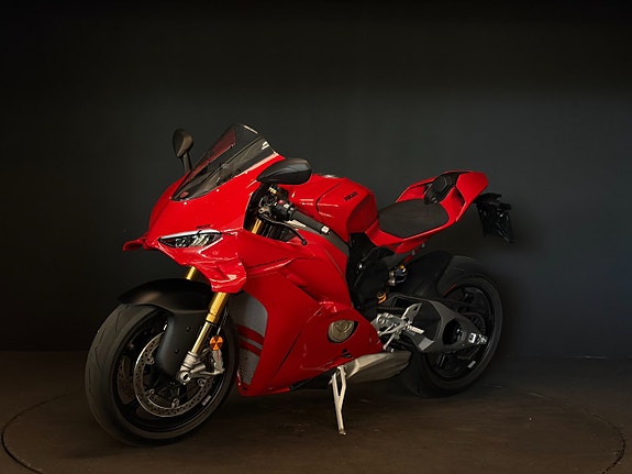 Ducati Panigale V4S 4 of 5