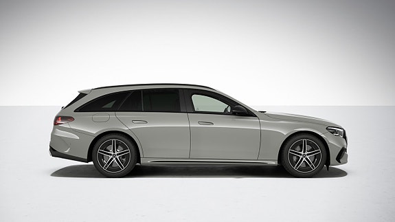 Mercedes-Benz E300 de 2 of 12
