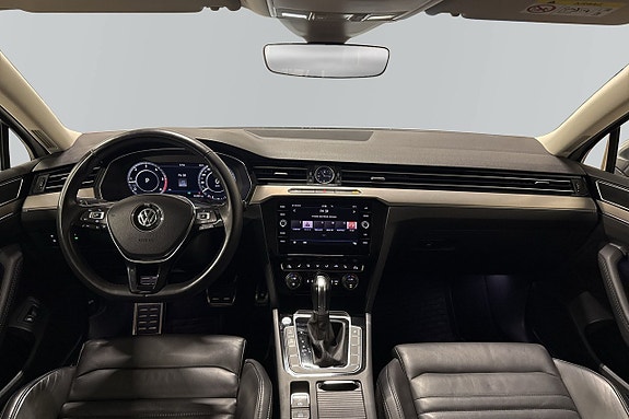 Volkswagen Passat Alltrack 4 of 5