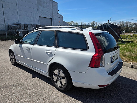 Volvo V50 3 of 5