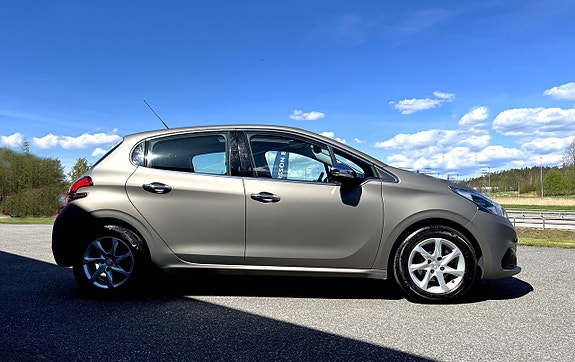 Peugeot 208 5 of 5