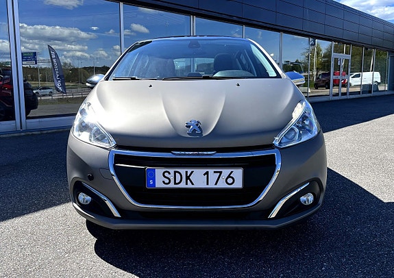 Peugeot 208 3 of 5