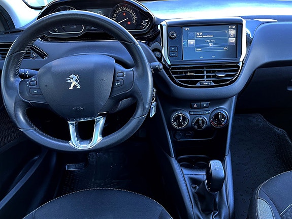 Peugeot 208 8 of 10