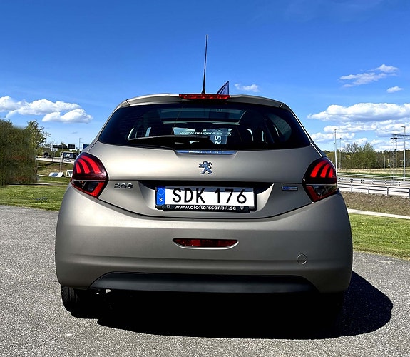 Peugeot 208 7 of 10