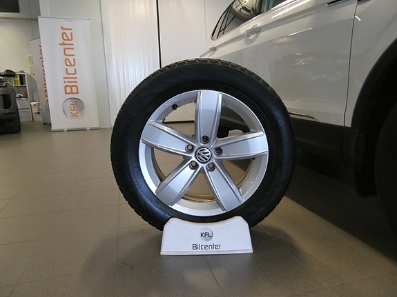 Volkswagen Tiguan Allspace 2 of 5