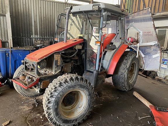 Massey Fergusson 4215 Demonteras 2 of 4