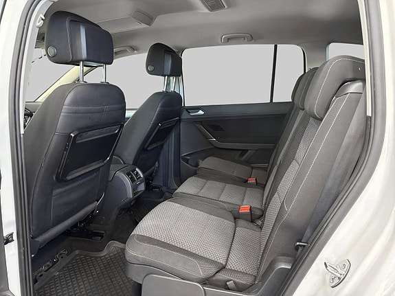 Volkswagen Touran 9 of 24