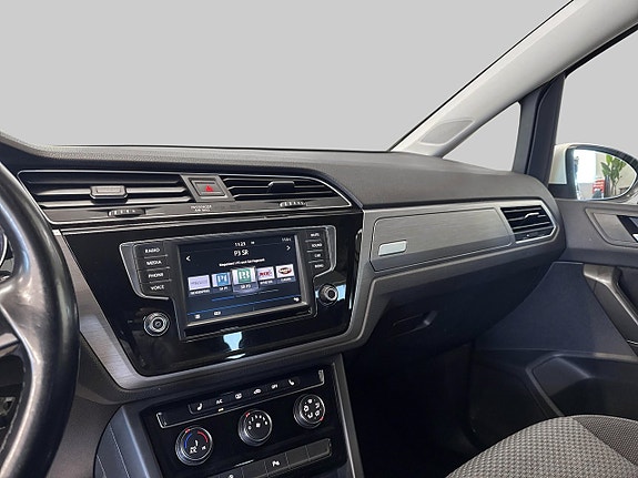 Volkswagen Touran 13 of 24