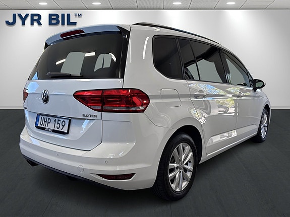 Volkswagen Touran 3 of 5