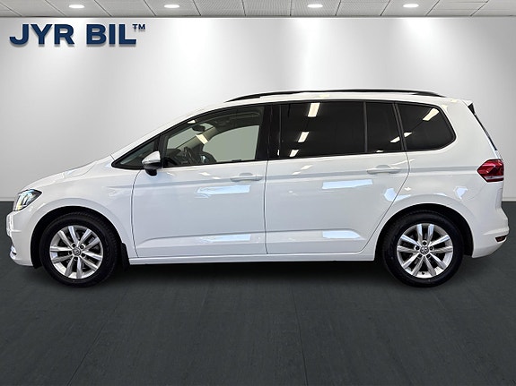 Volkswagen Touran 6 of 24