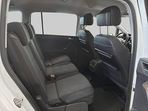Volkswagen Touran 17 of 24