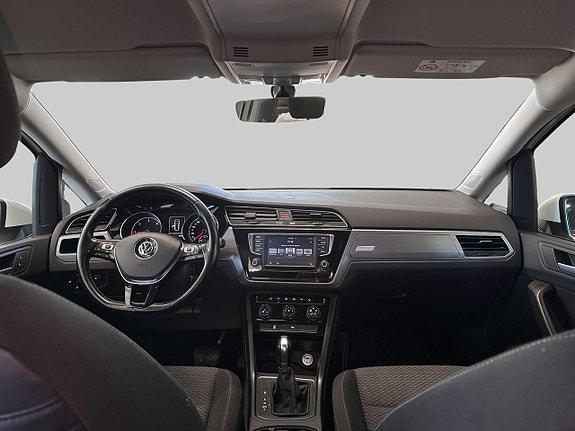 Volkswagen Touran 10 of 24