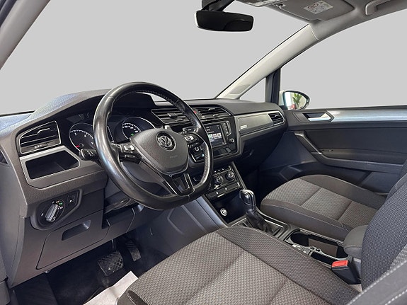 Volkswagen Touran 8 of 24