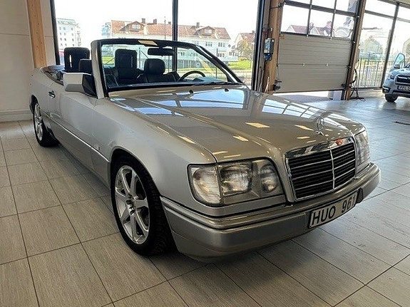 Mercedes-Benz E200 5 of 5
