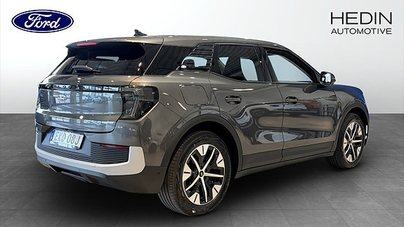 Ford Explorer 2 of 9