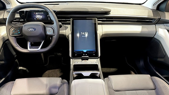 Ford Explorer 4 of 9