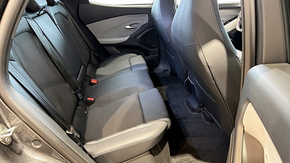 Ford Explorer 5 of 9