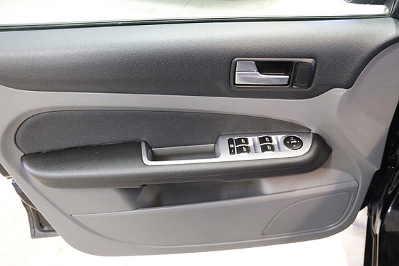 Ford Focus 9 of 13