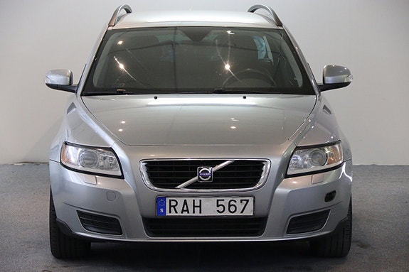 Volvo V50 2 of 5