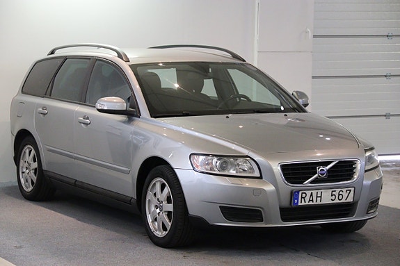 Volvo V50 3 of 5