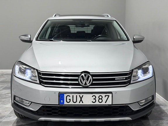 Volkswagen Passat Alltrack 3 of 5