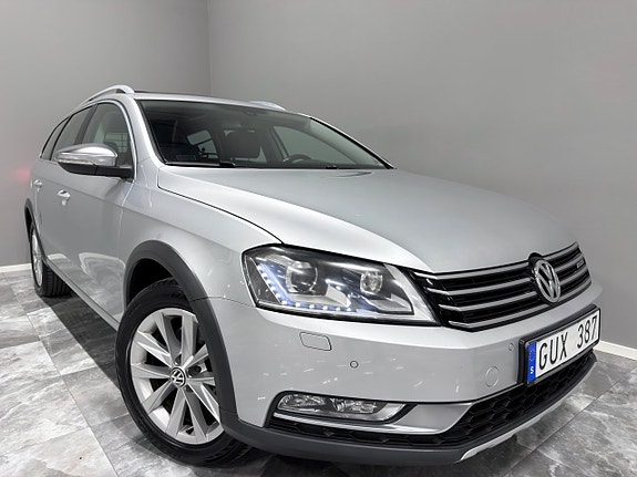 Volkswagen Passat Alltrack 2 of 5
