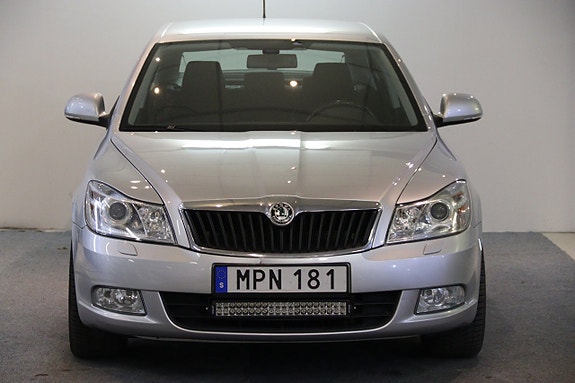 Skoda Octavia 2 of 5