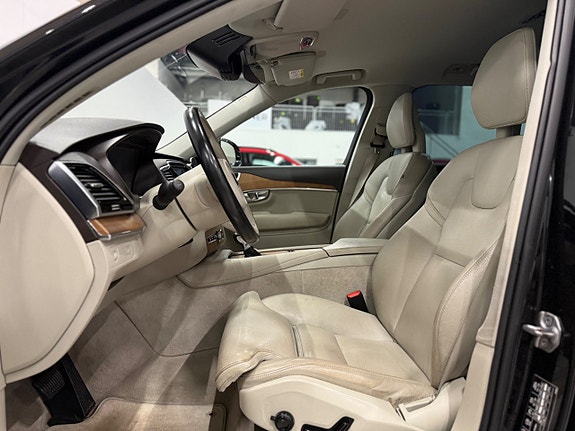 Volvo XC90 10 of 25