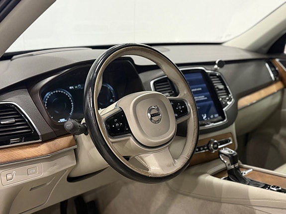 Volvo XC90 8 of 25