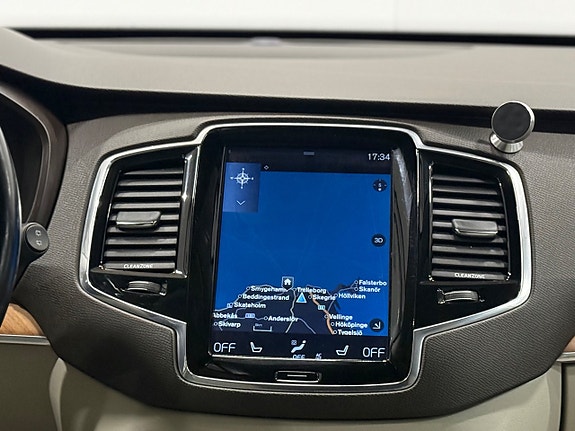 Volvo XC90 15 of 25