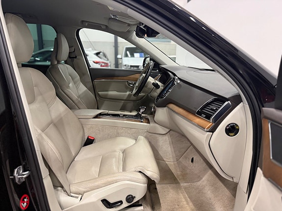 Volvo XC90 12 of 25
